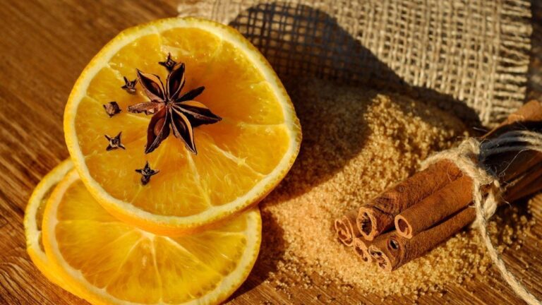 De escalda pés a assoprar canela:  5 rituais para Ano Novo