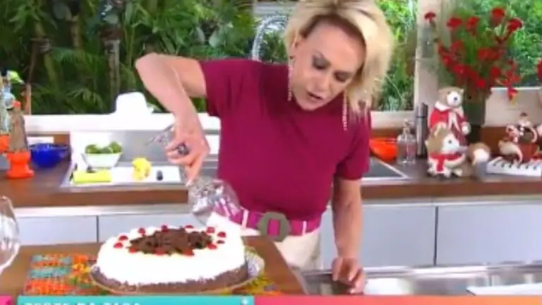 Nova moda é cortar bolo com taça e até Ana Maria Braga testou