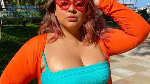 Tendência 2021: neon estará de volta na unha e moda praia