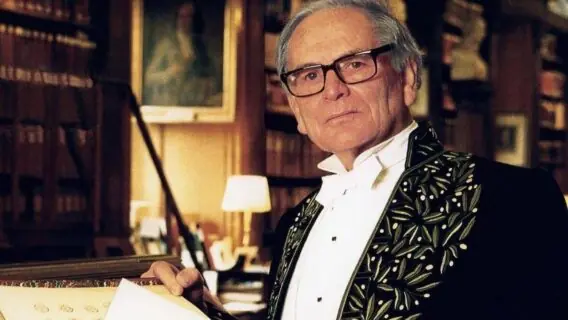 Pierre Cardin morre aos 98 anos; conheça trajetória do icônico estilista