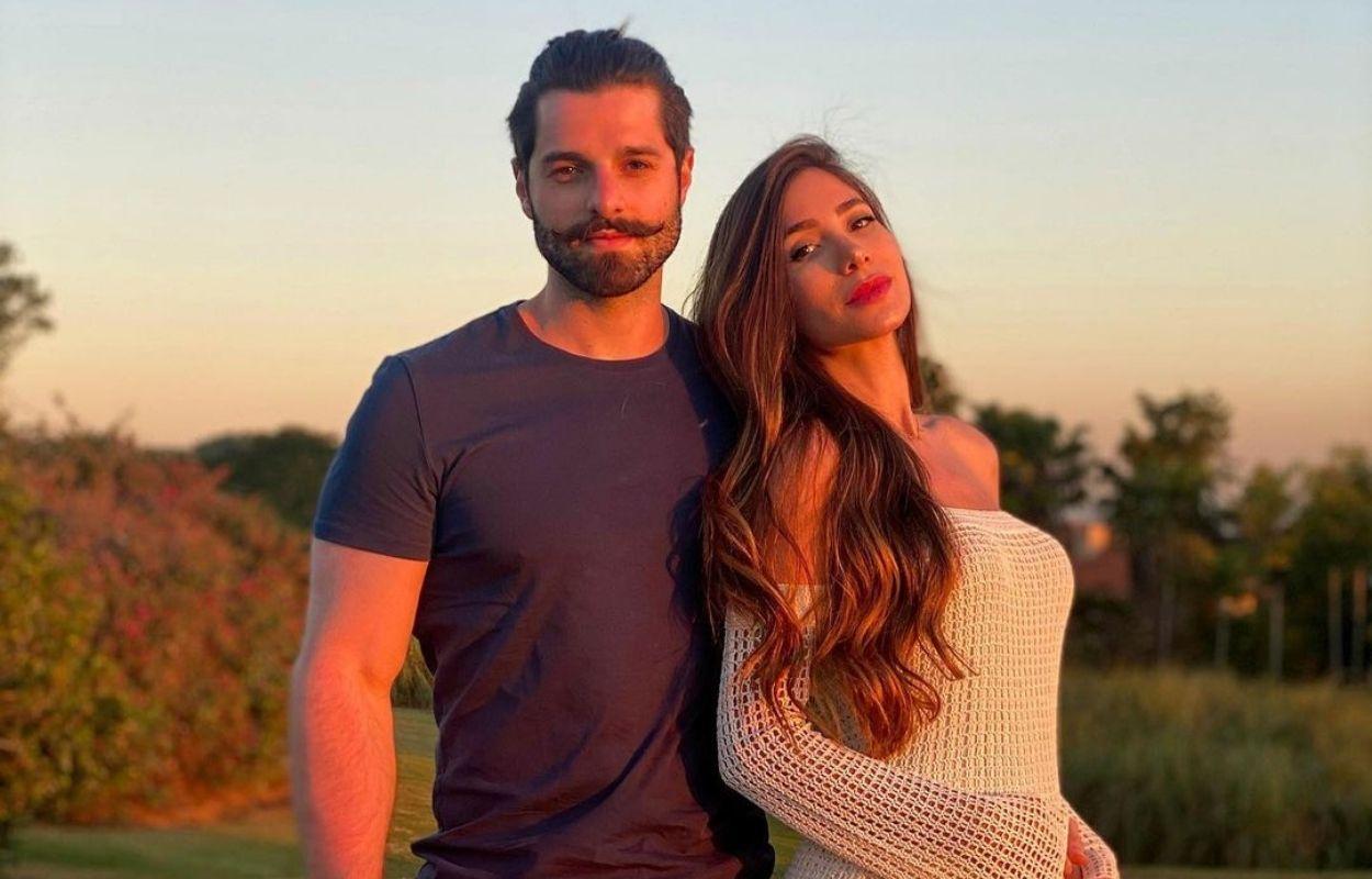 Imagem mostra DJ Alok e Romana Novais
