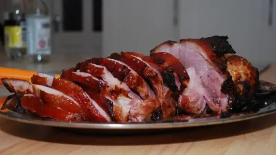 Aprenda a fazer ceia de Ano Novo gastando pouco