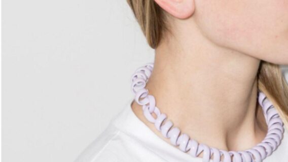 Usaria? Grife vende colar estilo fio de telefone por R$ 12 mil