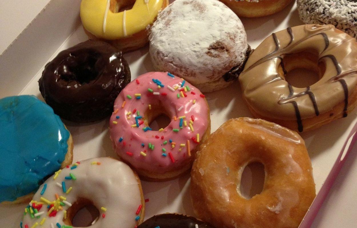 Imagem mostra donuts variados