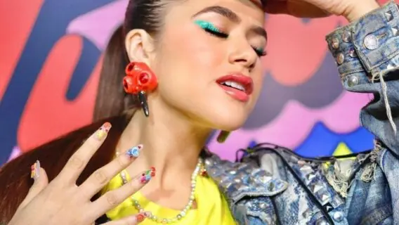 De postiça a conjunto com máscara: veja 8 tendências de unha para 2021