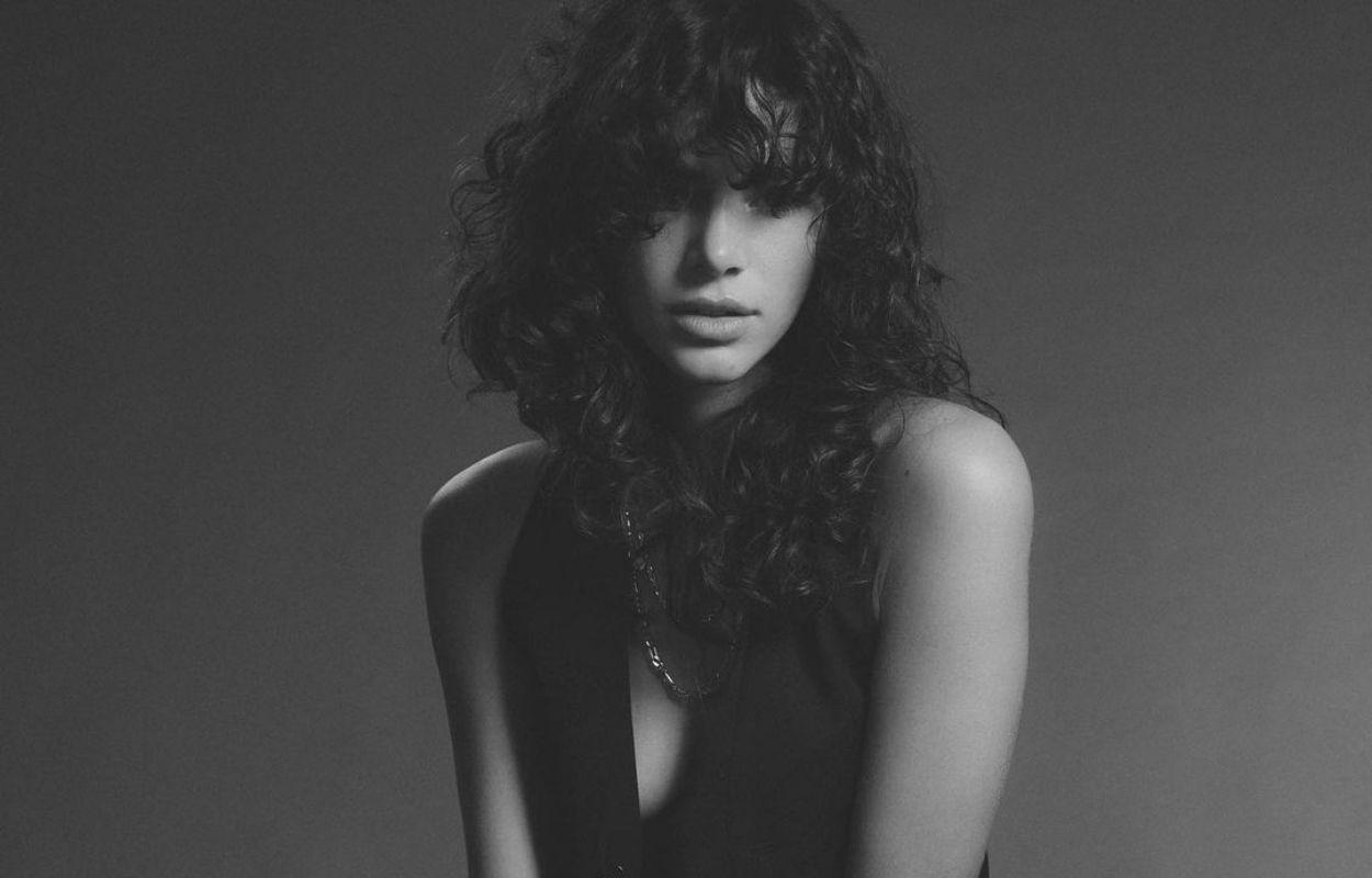 Imagem mostra corte de cabelo da Bruna Marquezine para transição capilar