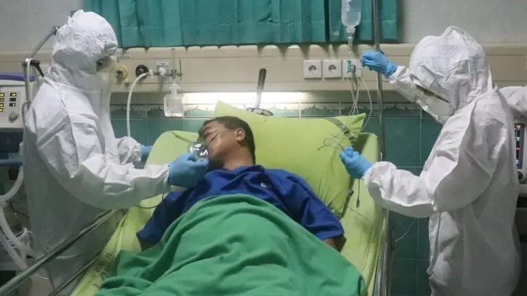 Doença misteriosa na Índia hospitaliza mais de 300 pessoas