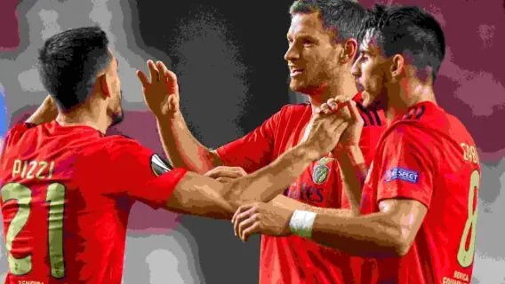 Benfica faz 4 a 0 no Lech Poznan e garante vaga na Liga Europa