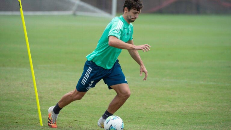 Jogos de hoje na TV: confira as partidas de futebol deste domingo (13)