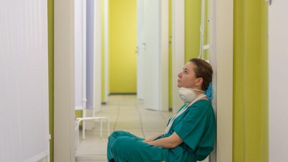 Europa entra em colapso enquanto o número de mortos por covid-19 aumenta