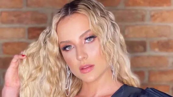 Ex-BBB Gabi Martins surge de cabelo curtinho; veja antes e depois