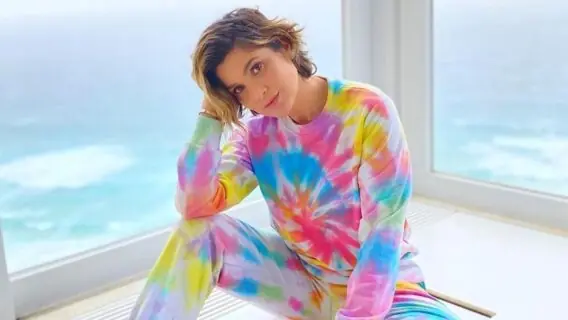 Flávia Alessandra mostra corpo sarado e dispensa filtros