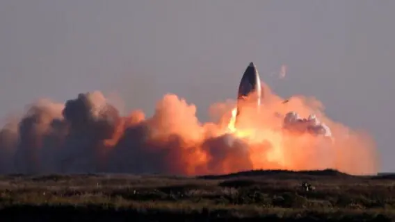 Foguete da SpaceX cai e explode após retornar à Terra