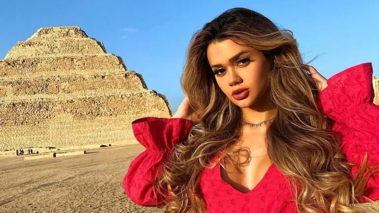 Influencer Franciny Ehlke abre álbum de fotos profissionais no Egito