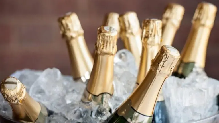 7 dicas para servir uma garrafa de espumante corretamente