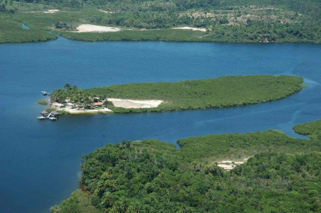 Veja as 11 ilhas paradisíacas que estão à venda no Brasil