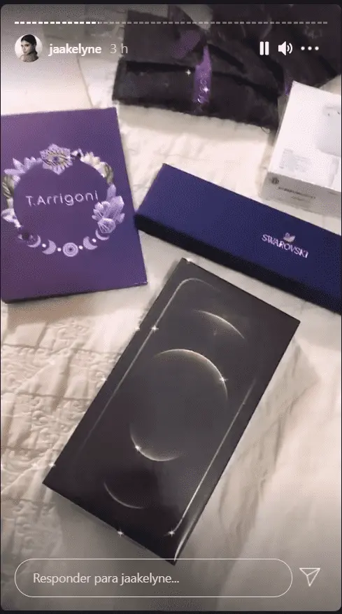 Jakelyne Oliveira ganha presentes de fãs de A Fazenda 2020