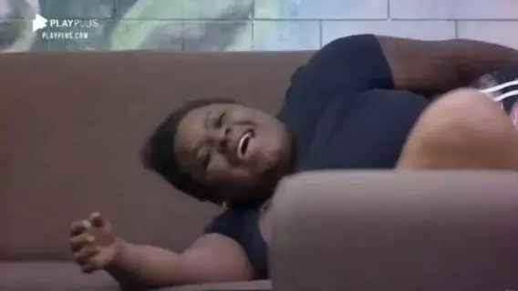 A Fazenda 2020: Jojo apalpa partes íntimas de Mariano e leva corte