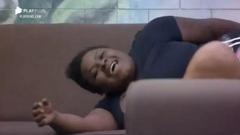 A Fazenda 2020: Jojo apalpa partes íntimas de Mariano e leva corte