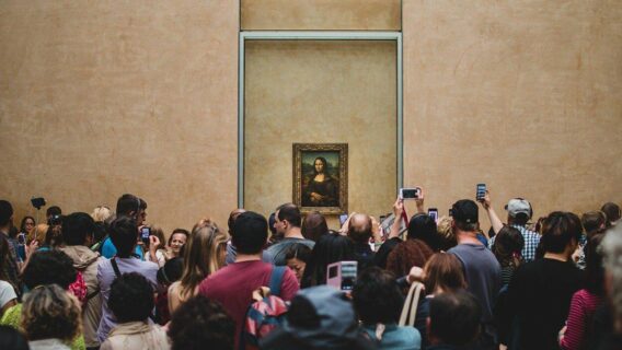 Leilão para se aproximar da Monalisa é realizado pelo Louvre