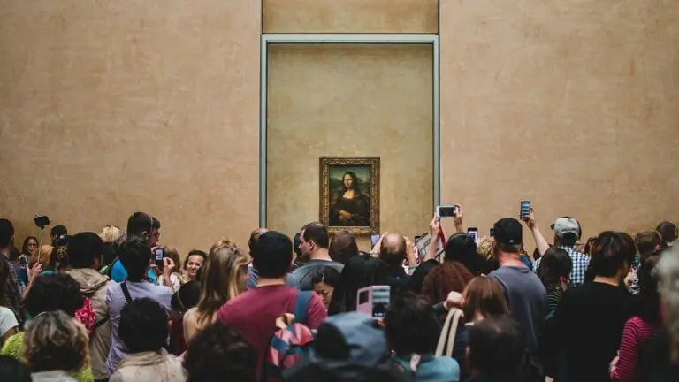 Leilão para se aproximar da Monalisa é realizado pelo Louvre