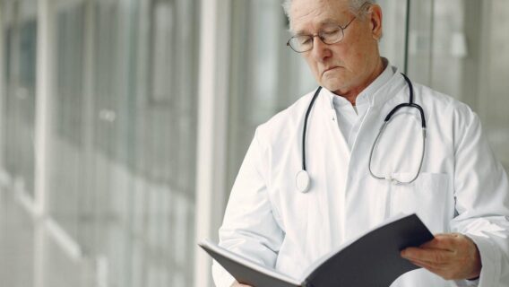 Pandemia de covid-19 torna líderes de saúde bilionários