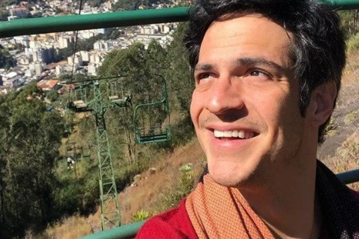 Na imagem o ator Mateus Solano