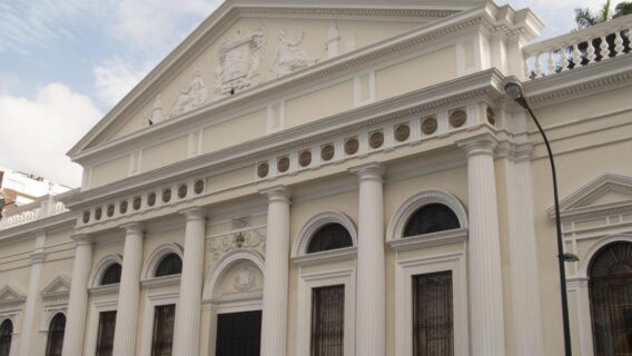 Maduro fecha assembleia legislativa na Venezuela