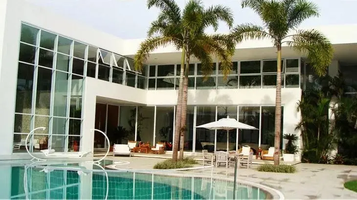 Na imagem a fachada da mansão de Xuxa