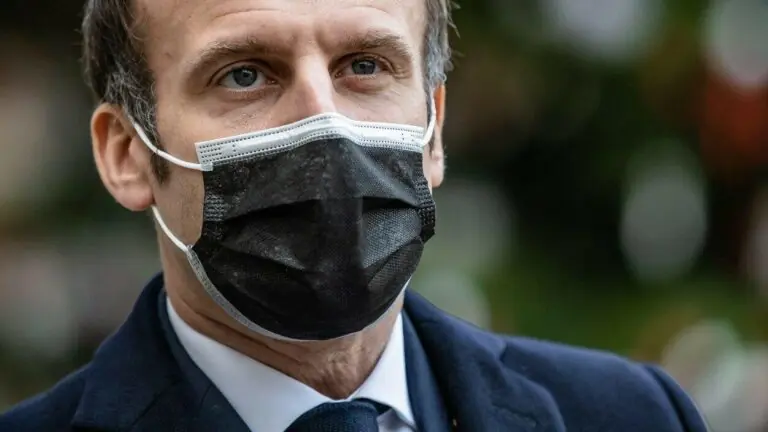 Presidente da França testa positivo para covid-19