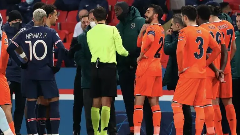 Após insultos racistas, UEFA decide novo horário de PSG x Basaksehir