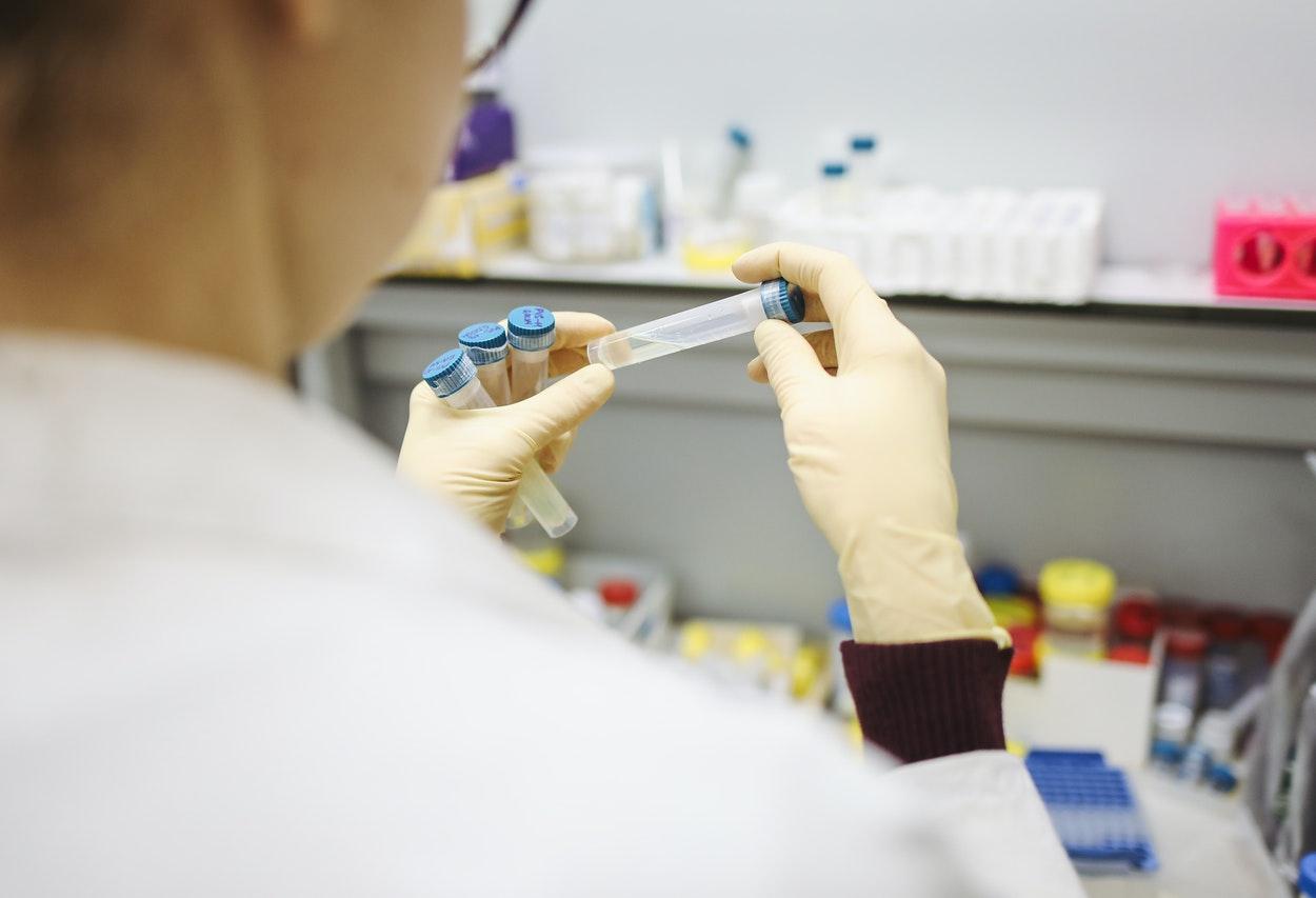 Reino Unido aprova vacina da Oxford
