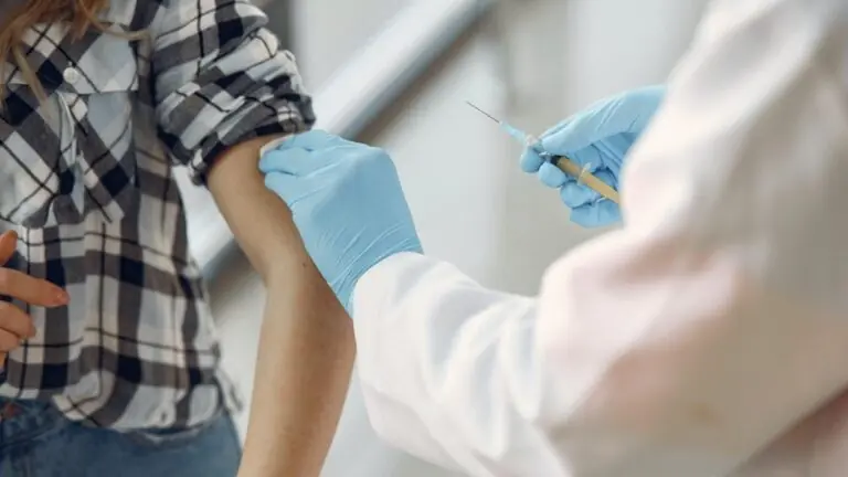 Reino Unido aprova vacina da Pfizer e aplicação começa na próxima semana