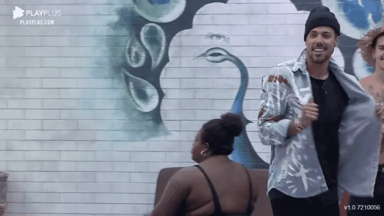 A Fazenda 2020: Lipe reencontra pulseira de santa após chegar à final