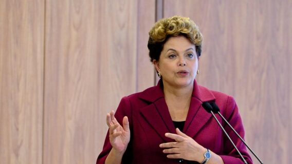 Chamada de burra, Dilma Rousseff ganha processo de R$ 60 mil
