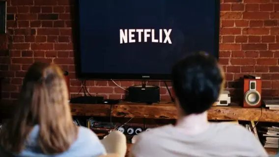 Séries sobre date e relacionamento para maratonar na Netflix