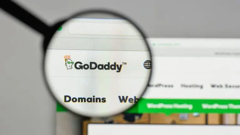 Teste de phishing da GoDaddy: empresa envia falso e-mail aos funcionários sobre bônus de Natal
