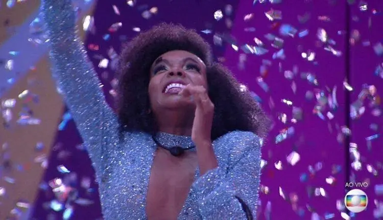 Na imagem a vencedora do BBB 20 Thelma Assis na final do reality