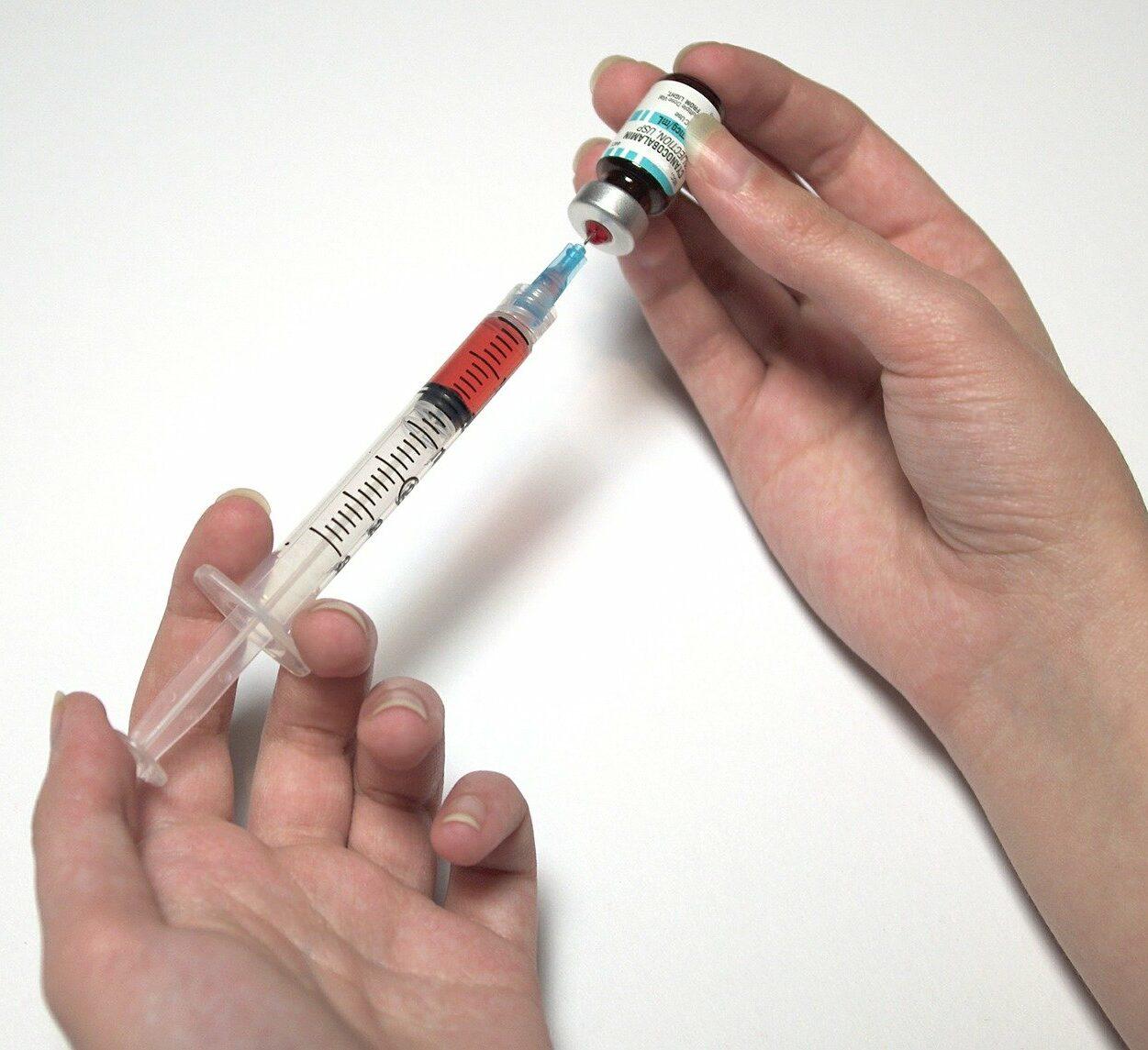 Vacina de covid-19 não será obrigatória