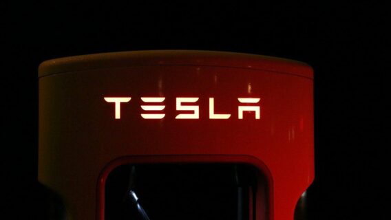 Elon Musk tentou vender a Tesla para a Apple