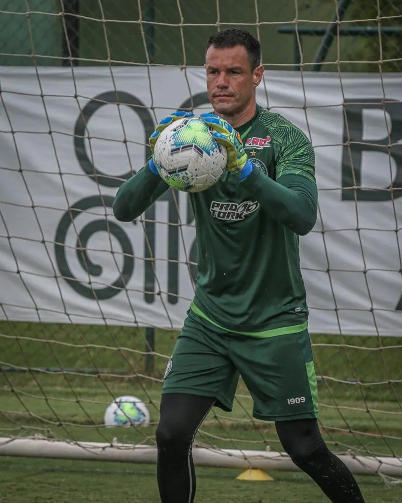 Imagem mostra goleiro do Coritiba, Wilson.