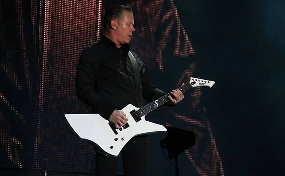 Imagem do cantor e guitarrista James Hetfield