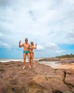 Na imagem o cantor Zé Neto e esposa, Natália Toscano