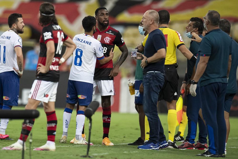 Flamengo vence Bahia por 4 a 3 em jogo marcado por mais um caso de racismo