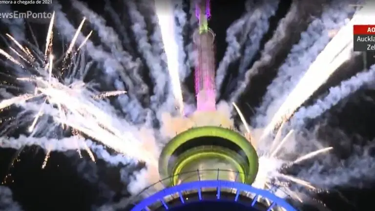 Já é 2021 na Nova Zelândia: veja as imagens do show de queima de fogos
