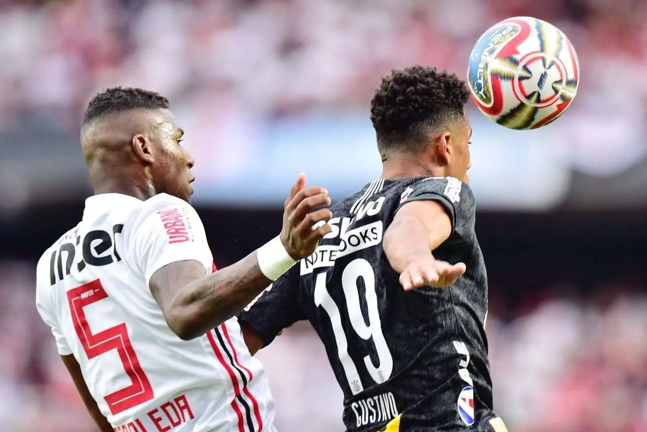 Fernando Diniz tem 10 jogadores pendurados para confronto São Paulo x Corinthians 