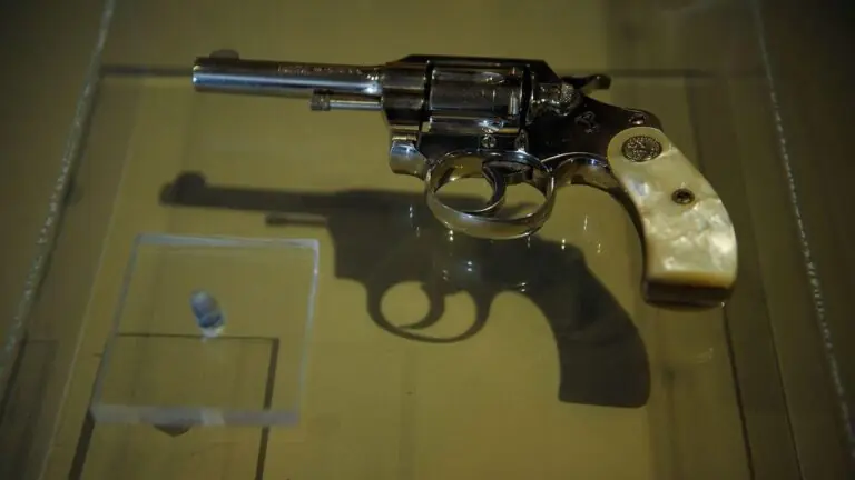 Fachin suspende alíquota zero de Bolsonaro para importação de armas