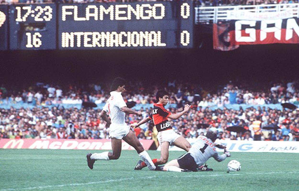Bebeto faz o gol do título do flamengo em 1987: hepta ou hexa?