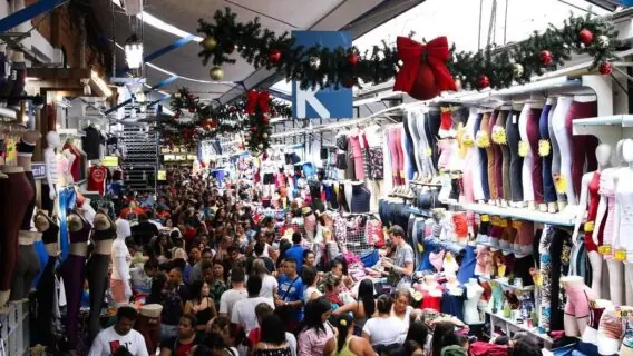 Brás fica lotado no último fim de semana antes do Natal; assista