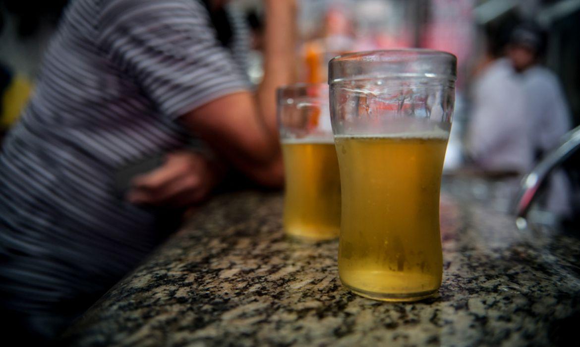 Justiça suspende decreto de Doria que proibia venda de bebidas alcoólicas em SP após as 20h